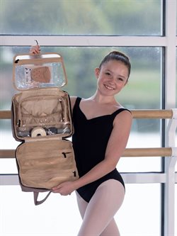 Praktisk lysebrun dansetaske med mange lommer fra Grishko